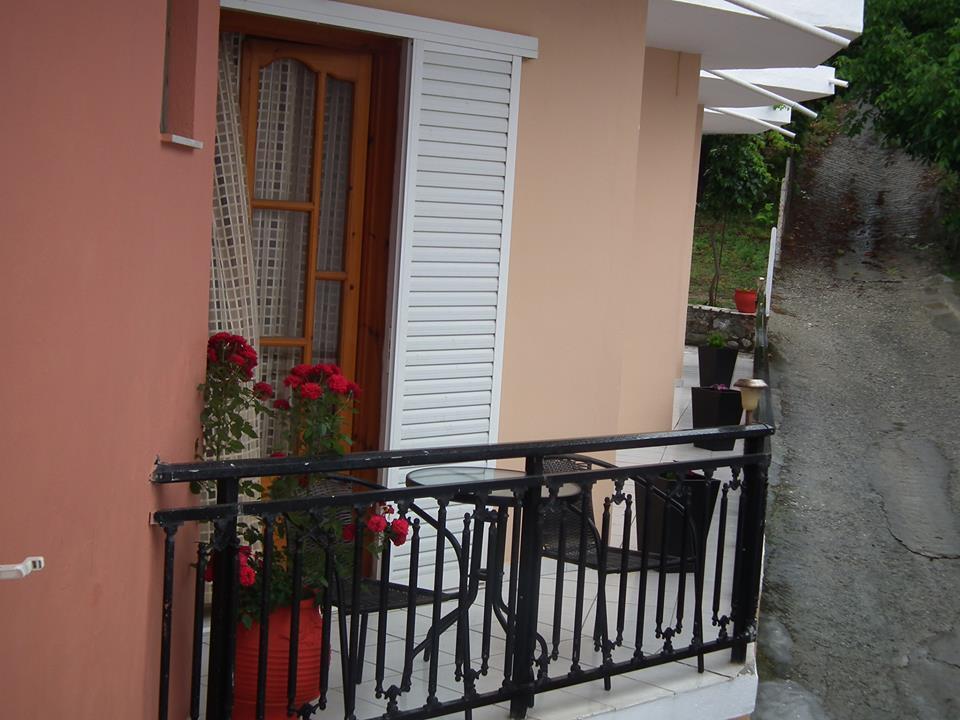 Kókkinon Nerón Eleni Antonouli Rooms מראה חיצוני תמונה